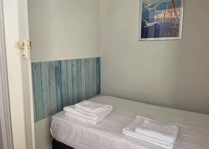 « hawai » Proche Mer, Calme, Piscine شقة مينتون